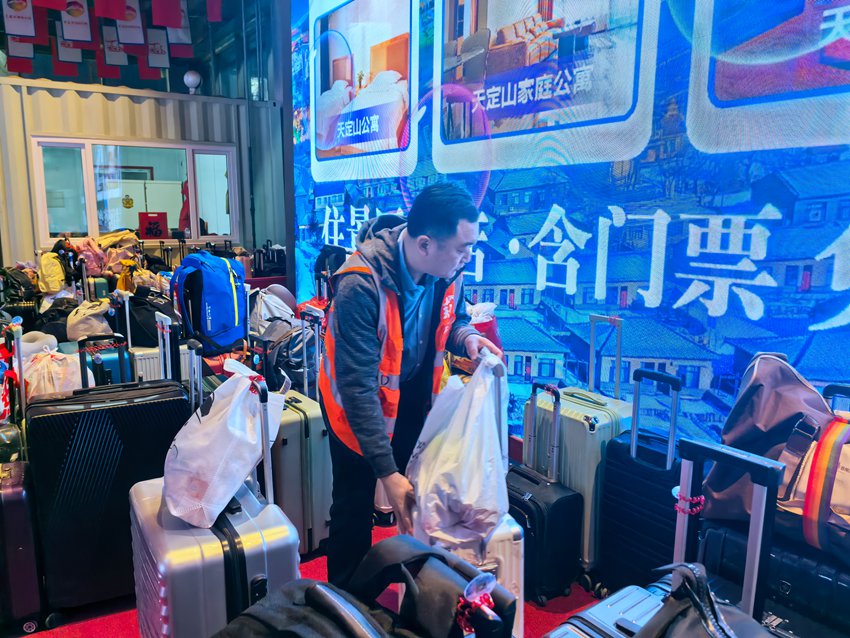 Íõ¹ú¹â½«ÓοÍÐÐÀîÕûÆë°Ú·Å¡£ÈËÃñÍø¼ÇÕß Íõº£Ô¾Éã