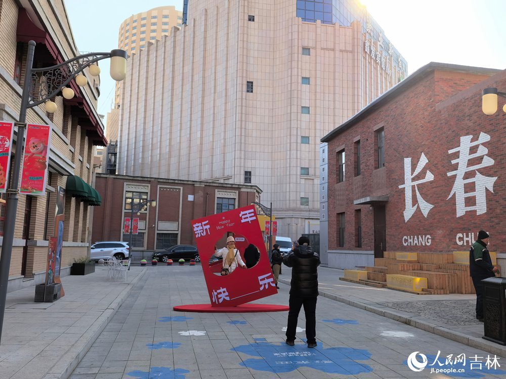 2��11�գ��䳤����������ʷ�Ļ������������´�Ц�ա������� ��������Ԫ��