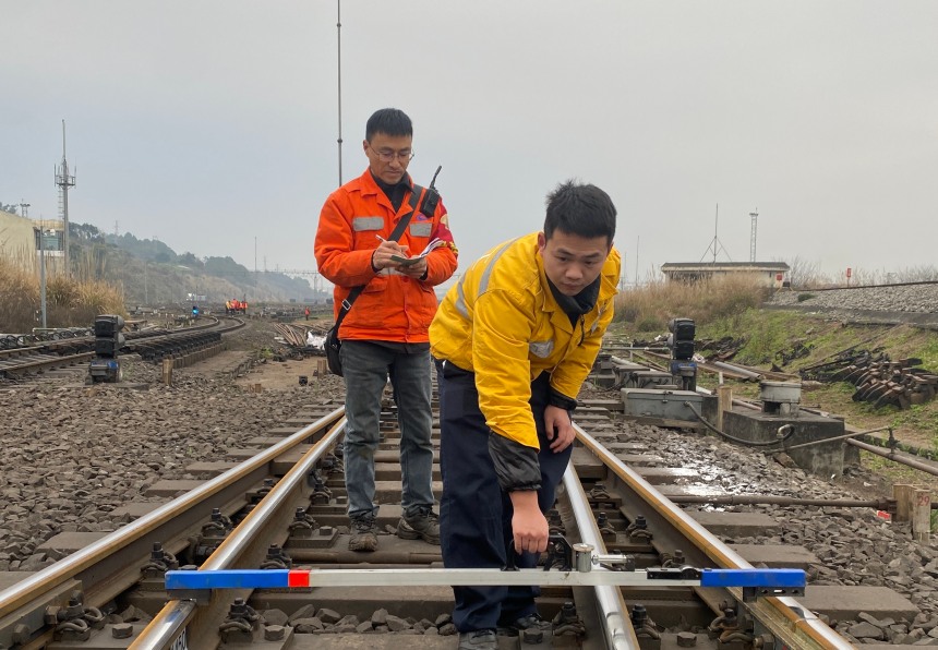 ͼΪ�ƿ��ɡ�ʯ�ڶ���¡������վ�������м�顣�ſ���