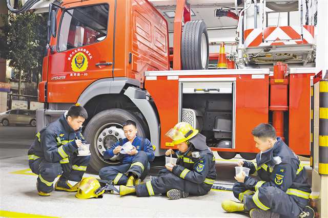 ������������Ԯ���ϻ�·������Ԯվ��������������Ա�����ط�������ҹ������ͨѶԱ �Ĳ� ��/�Ӿ�����