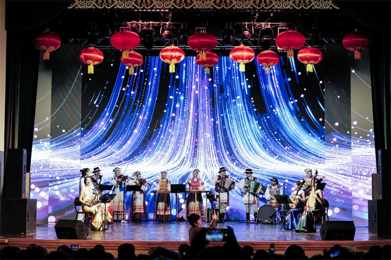 ͼΪ�а����������߽������ձ��ݡ��й�פ�׶���˹��ʹ�ݹ�ͼ