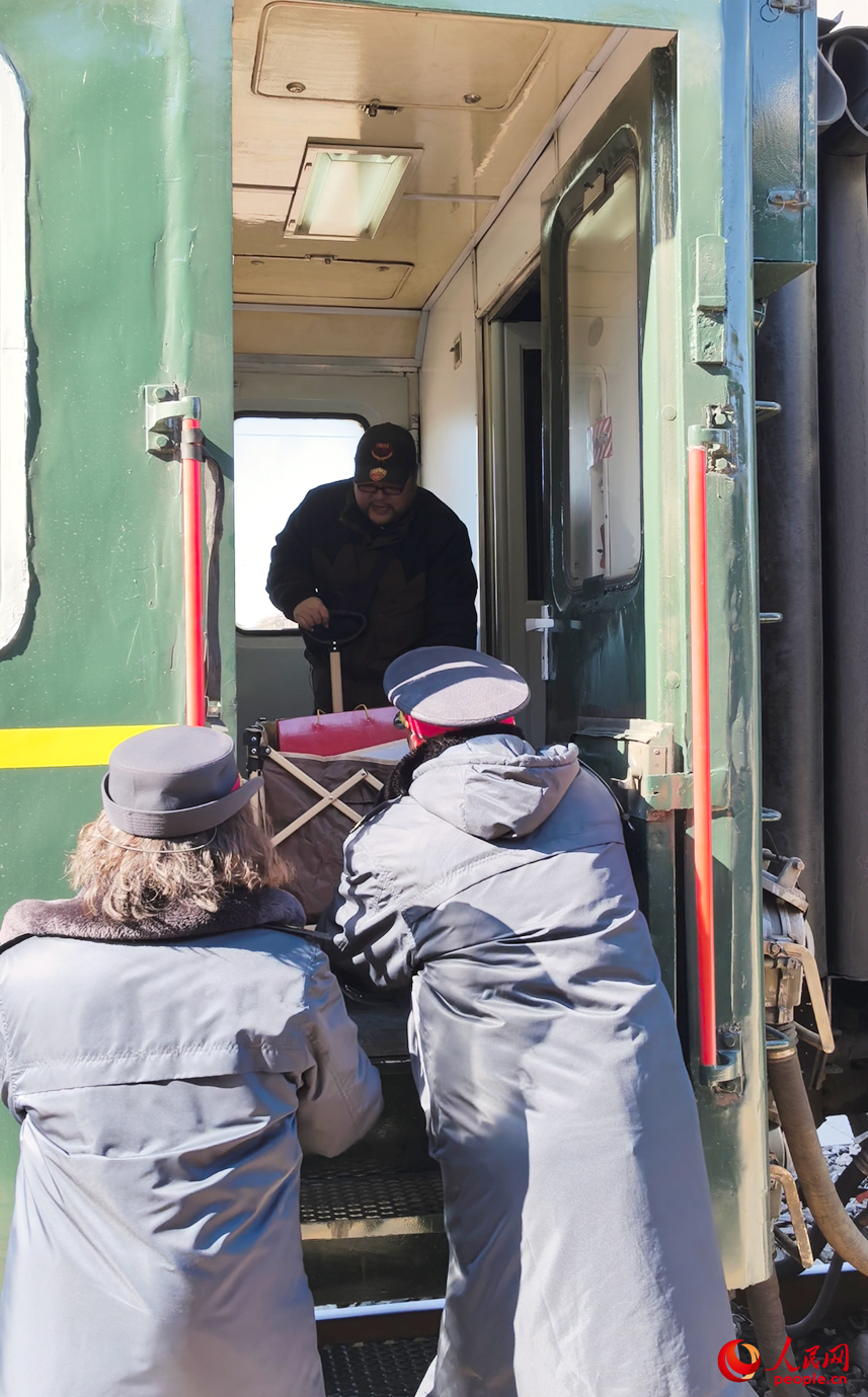 �г�������Ա�������������Ƴ�̧���г������������� �ս���