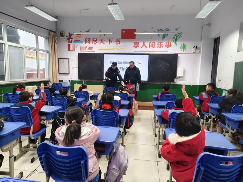 ��������·��·�����жӽ�У԰����������