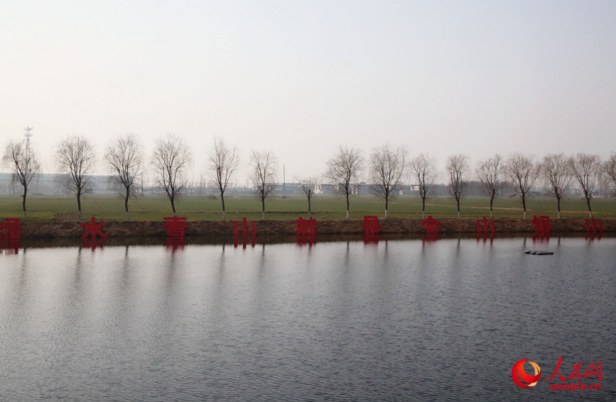 ��·�ߴ���ˮ��һ�硣���������� ��˼Զ��